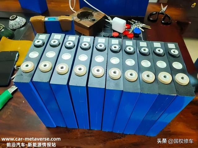 电动车装锂电池到底用哪类更平安，有人说会爆炸，听听师傅怎么说