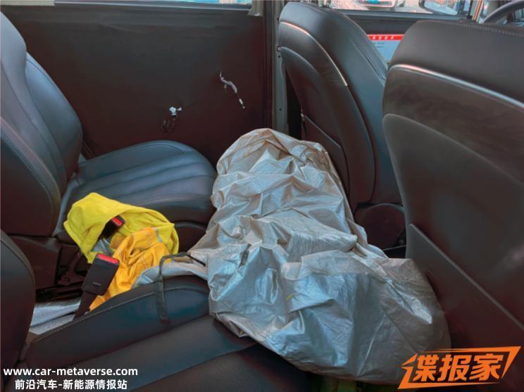 华为展厅即将上新！ 问界M9谍照曝光