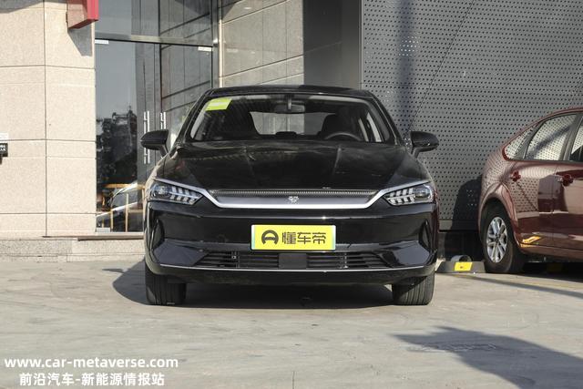 比亚迪秦PLUS EV，外观标致，平顺好开，纯电续航400km