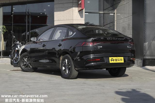 比亚迪秦PLUS EV，外观标致，平顺好开，纯电续航400km