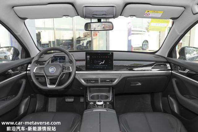 比亚迪秦PLUS EV，外观标致，平顺好开，纯电续航400km