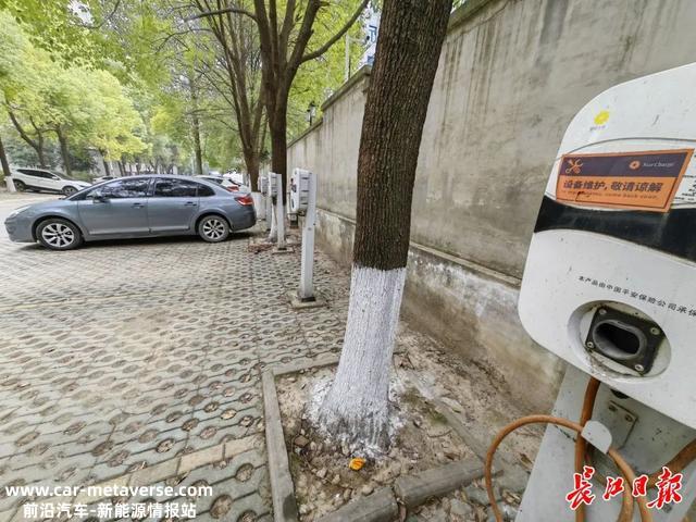 充电桩停摆、充电太贵，这“桩”事引发380万网友热议！