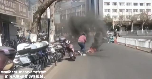 突发！锂电池爆燃，排场十分危险