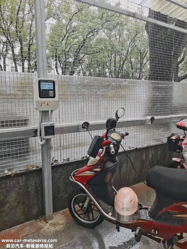 平安又便捷！松江这个小区新建停车棚、新装充电桩