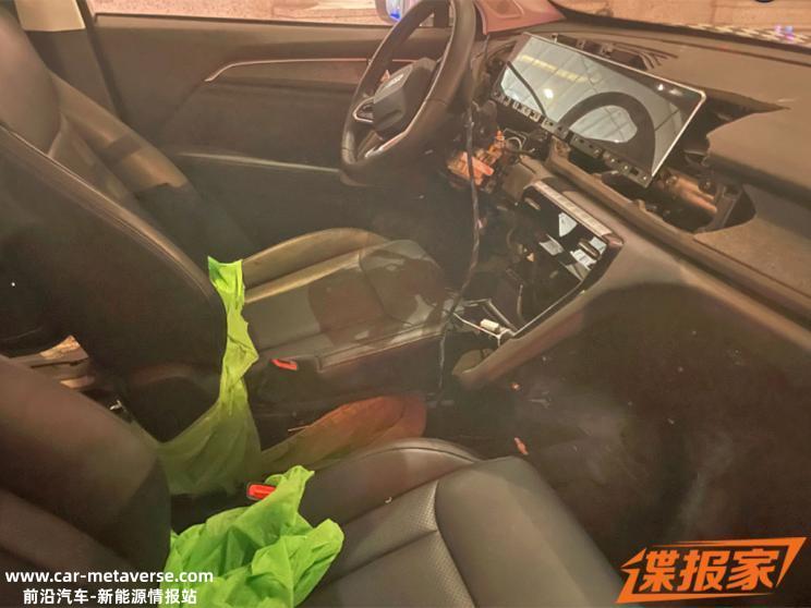 或配双联屏内饰 曝宝骏RS-5纯电版谍照