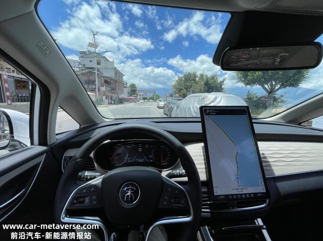 试驾比亚迪款宋MAX DM-i：百千米亏电油耗2.9L，热销真不意外