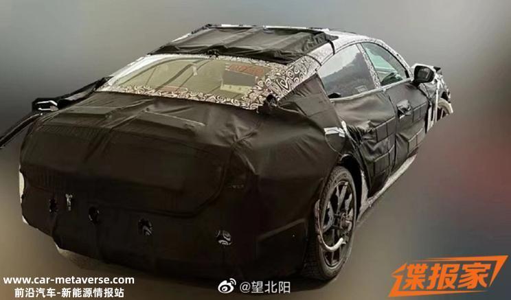 大屏不能少 曝小米首款车型内饰谍照