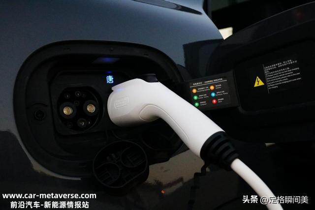 满电续航215千米，发动机被赞“过剩” 30W比亚迪唐DM-P到底怎么样