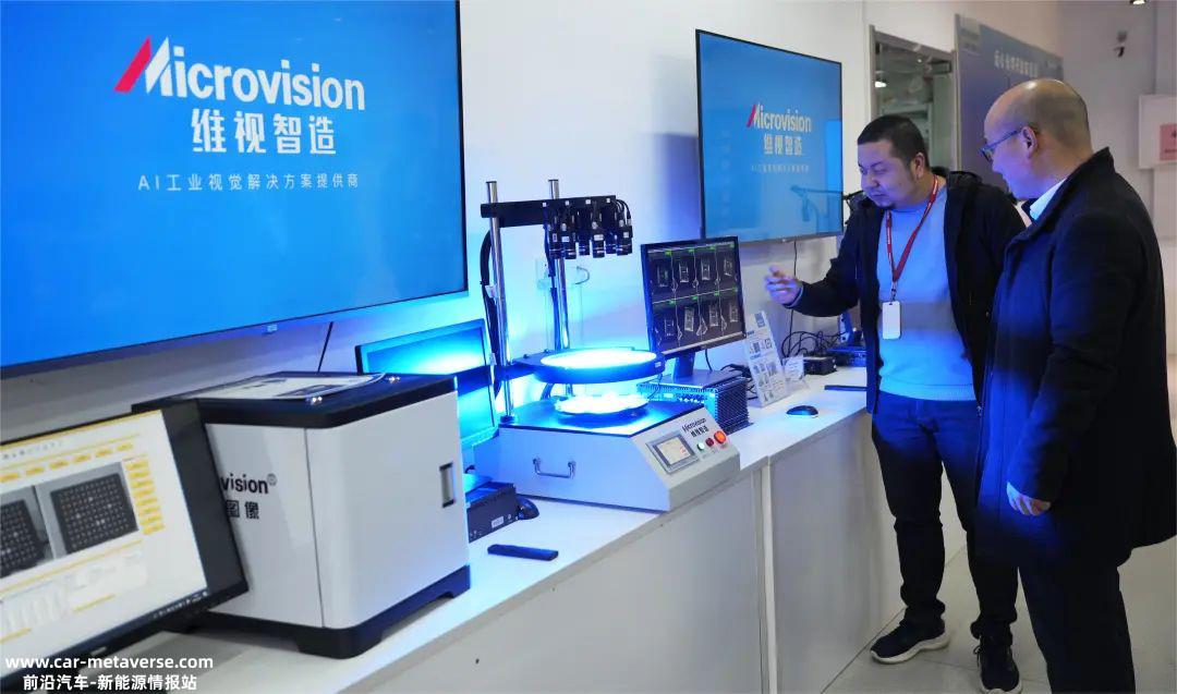 杨国辉参观维视智能制造西安公司