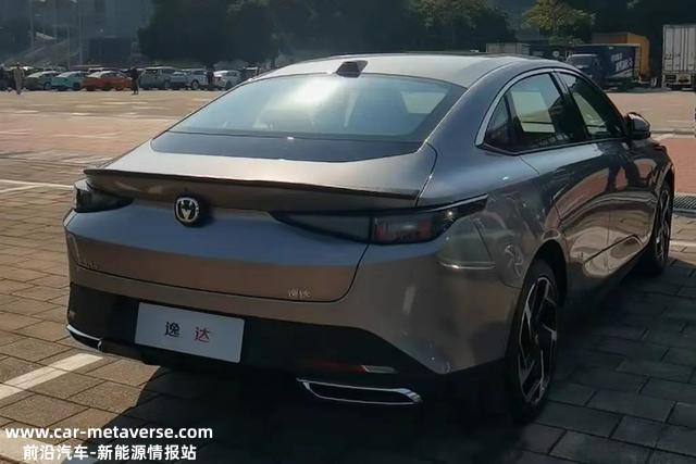 10万元左右买家用轿车，选比亚迪秦PLUS DM-i还是长安逸达？