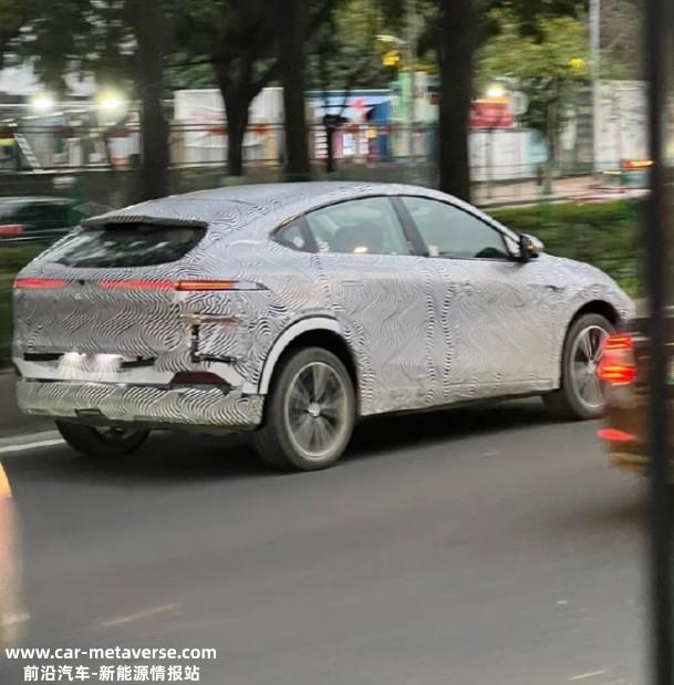 小鹏新车内饰谍照曝光 将被命名G6