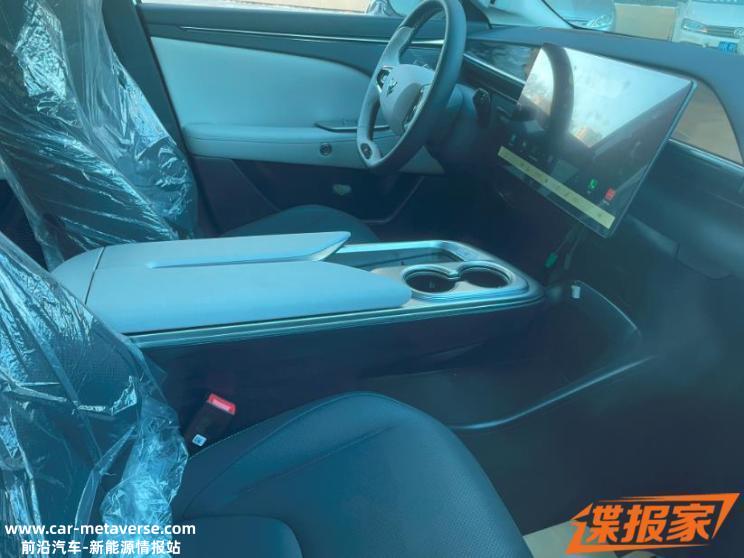 极简设计 ARCFOX极狐 阿尔法T5内饰谍照