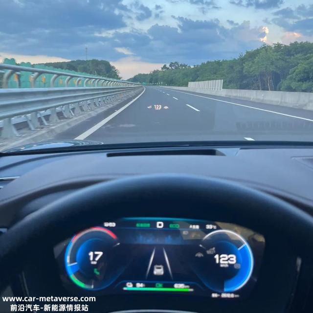 花了30 多万买比亚迪汉 EV 到底值不值，欠好说很值，可是一定不后悔