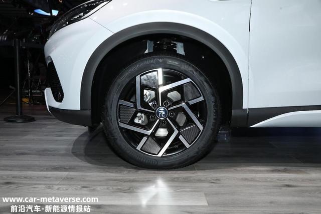 像是来自太空的suv 比亚迪元plus，置身于梦幻，穿越于时空