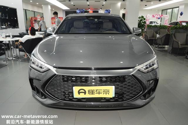 手握25万，公共帕萨特VS比亚迪汉DM究竟谁更能打？