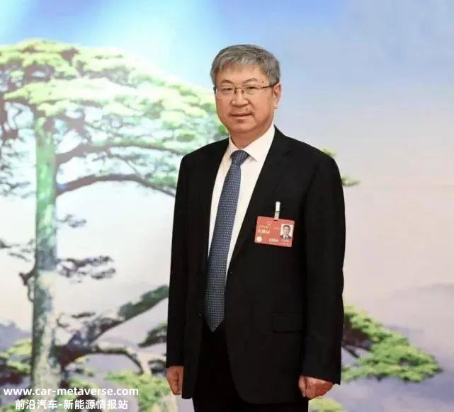 朱华荣:建议减半税率,两税合一