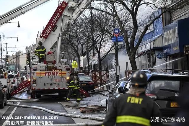 疑锂电池爆炸引起发超市大火，包括5名消防员在内7人受伤