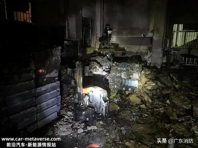 疑锂电池爆炸引起发超市大火，包括5名消防员在内7人受伤