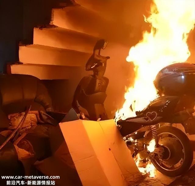 疑锂电池爆炸引起发超市大火，包括5名消防员在内7人受伤