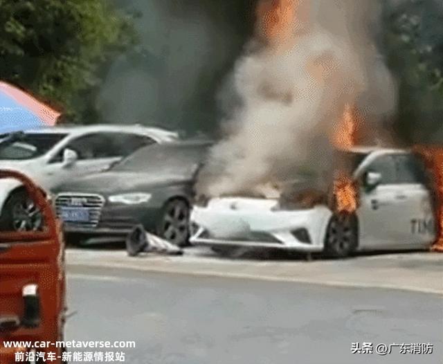 疑锂电池爆炸引起发超市大火，包括5名消防员在内7人受伤