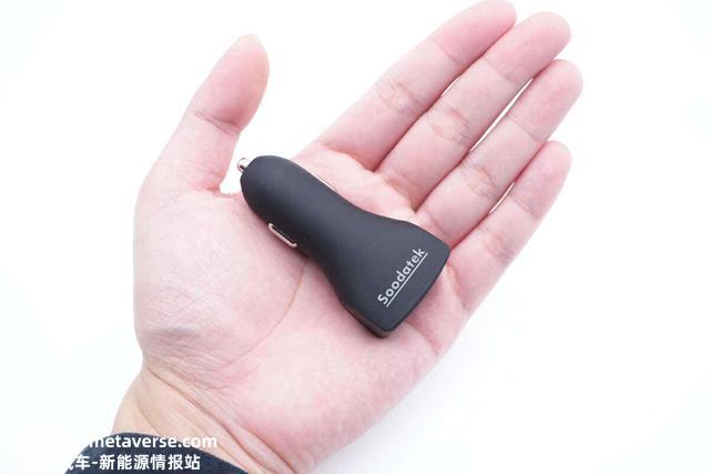 双口自主快充不掉功率，主副驾充电更友好，硕达科36W车充拆解