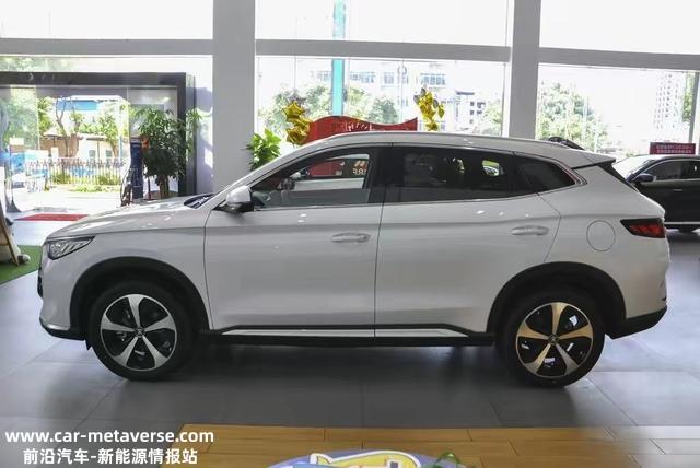 解析宋PLUS DM-i 110KM入门版：油耗低至0.9L，售价16.78万，值吗？