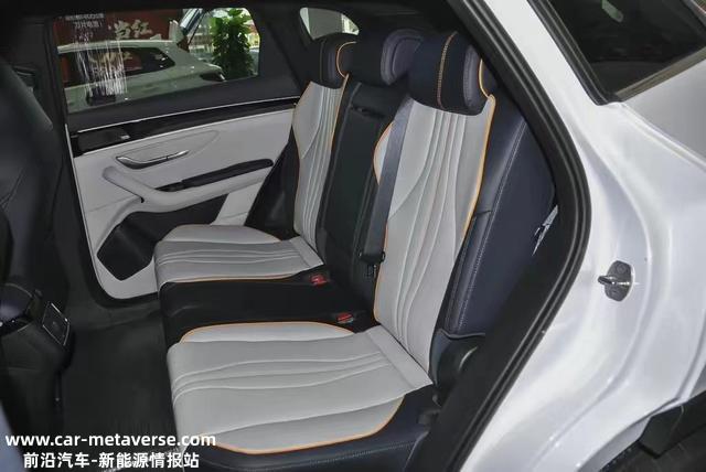 解析宋PLUS DM-i 110KM入门版：油耗低至0.9L，售价16.78万，值吗？