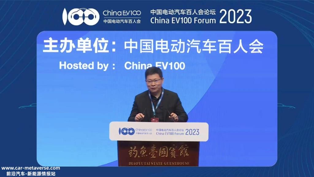 华为余承东被骂的那天晚上,他还跑到华为心声社区实名发帖
