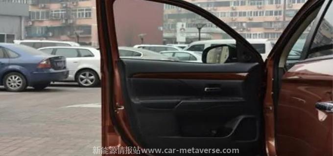 宝马车门锁扣不回弹,门关不上