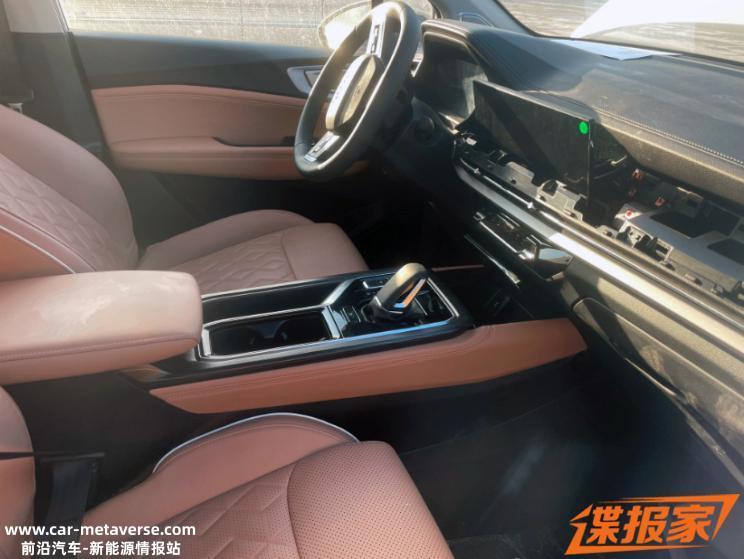 搭载2.0L混动系统 五菱佳辰HEV实车曝光