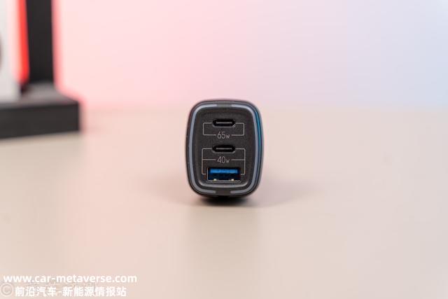 性能强大，三口可以同时快充，优越仕C24三口全兼容80W车充 评测