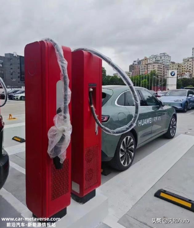 华为自研电动汽车超级充电桩曝光：单桩单枪，极限到达600kW