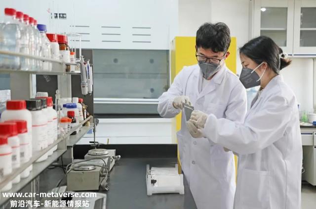 新突破！天能新一代类固态电池产物问世