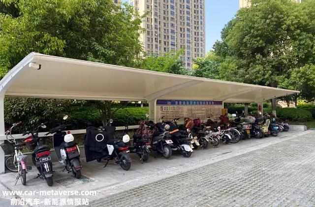 锂电池电动车“用完再充”和“随用随充”，哪个伤电池？