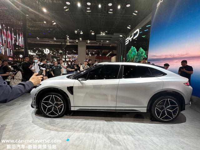实拍比亚迪宋L概念车：无框车门+电动尾翼，年内上市对标Model Y