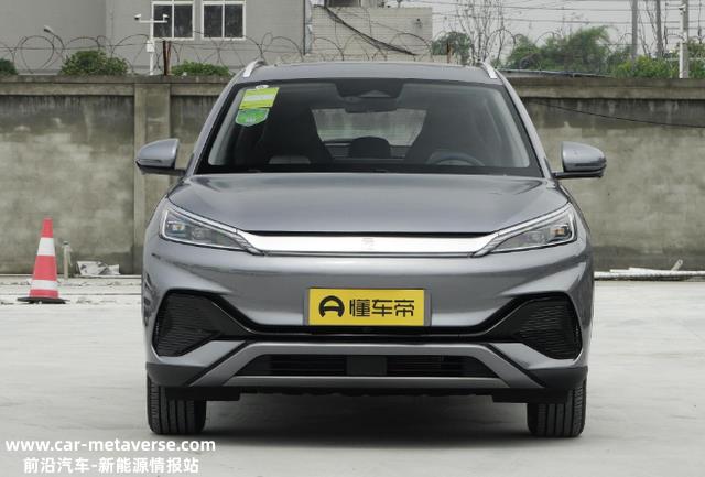 油电同级别横评：传祺GS4和比亚迪元PLUS，稳重VS时尚，选谁好？