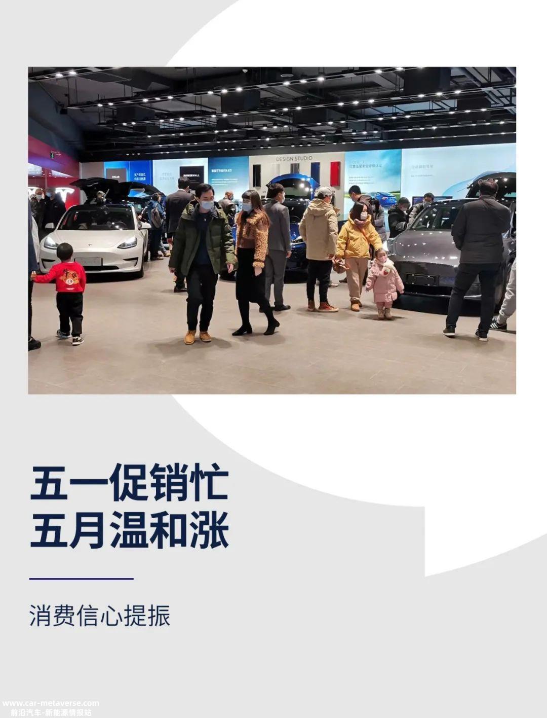 小长假促销忙一辆超闪绿色小鹏P7双侧鹏翼门开着
