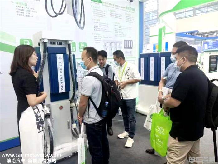 质保8年！云充科技新一代集成式直流充电桩在深圳展大放异彩