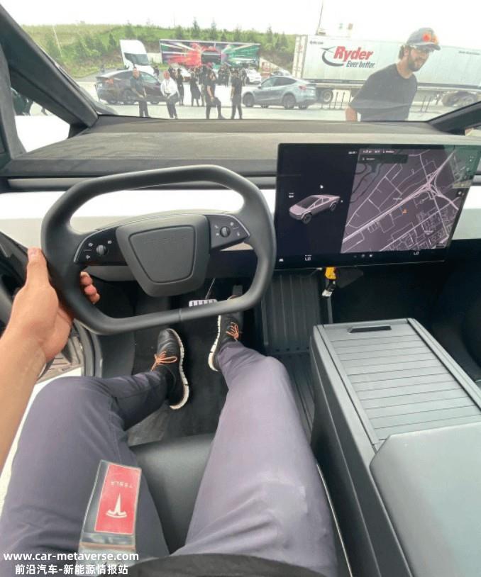 特斯拉Cybertruck最新内饰谍照曝光 取消Yoke方向盘