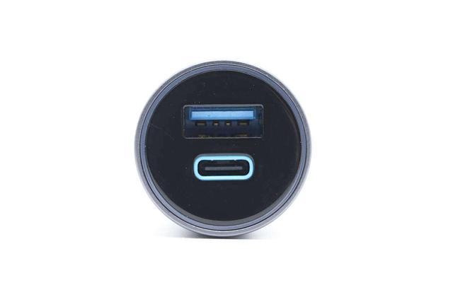 插座市场一哥公牛推出33W双口快充车充，拆解看看做工用料