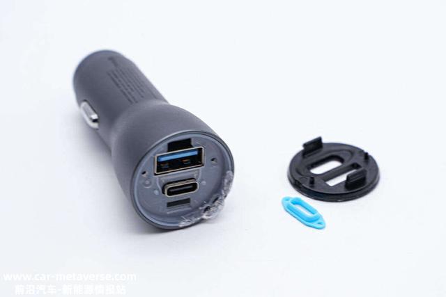 插座市场一哥公牛推出33W双口快充车充，拆解看看做工用料