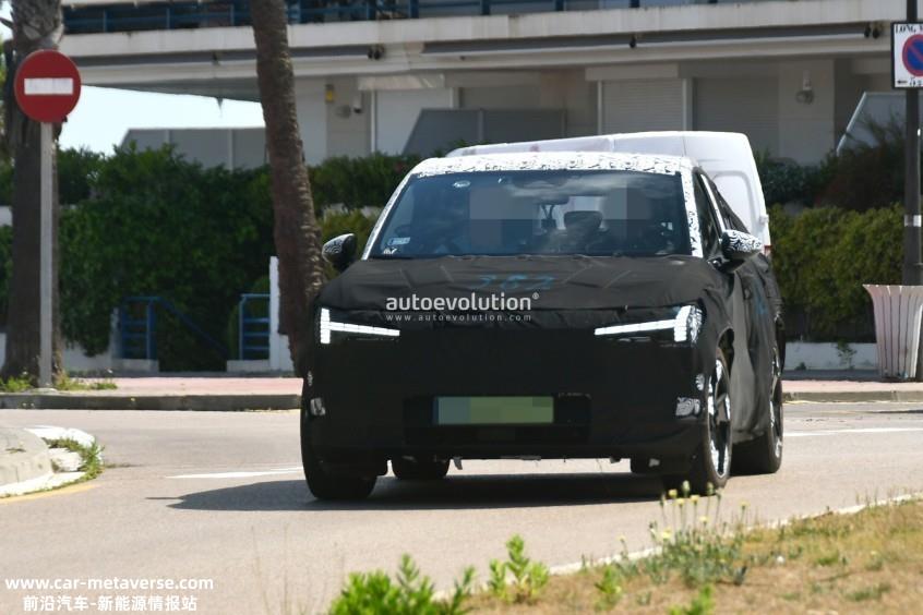 定位小型SUV 疑似沃尔沃EX30官图曝光