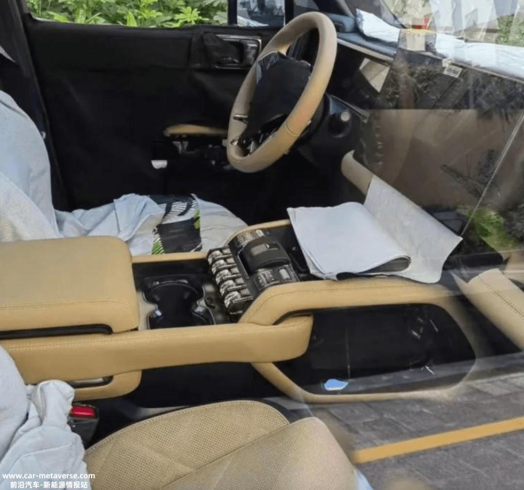 比亚迪F品牌车型内饰谍照曝光 配3把锁！