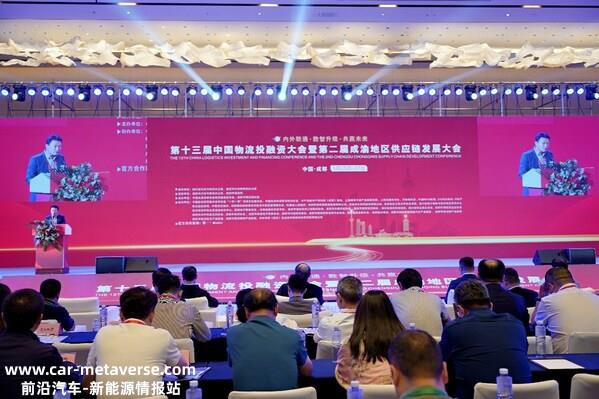 SGS中国互联与产物事业群总司理赵晖先生和华为光应用范畴总裁黄志勇先生，配合解读金标认证背后的故事
