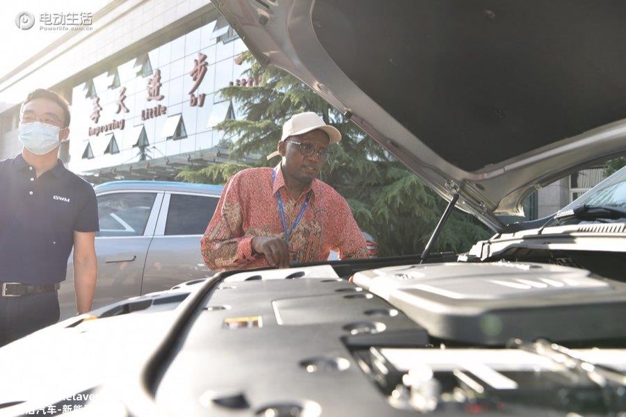 点赞中国智造！ 20多国驻华使节参访长城汽车