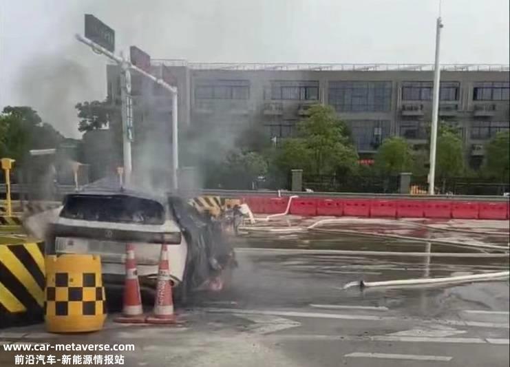 从民生的角度看车市/左右观车报告新能源汽车碰撞起火导致人员死
