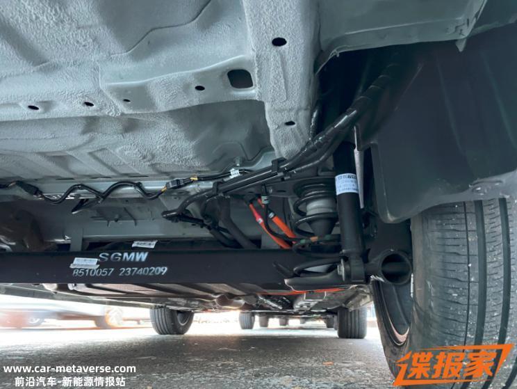 设计变化明显 疑似宝骏RS-3混动版谍照