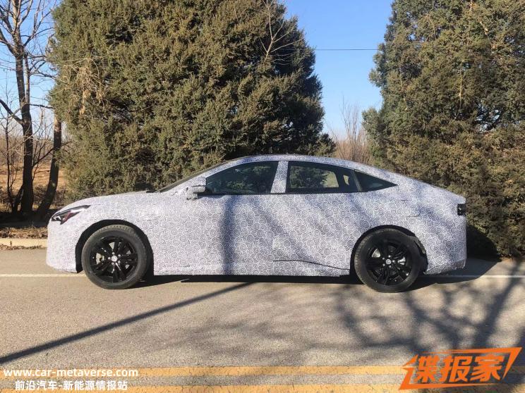瞄准蔚来ET5？极狐N51专利图及最新谍照