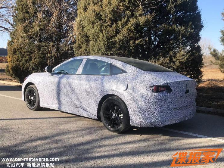 瞄准蔚来ET5？极狐N51专利图及最新谍照
