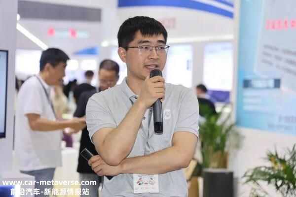三安半导体为到场行业同仁进行技术分享。